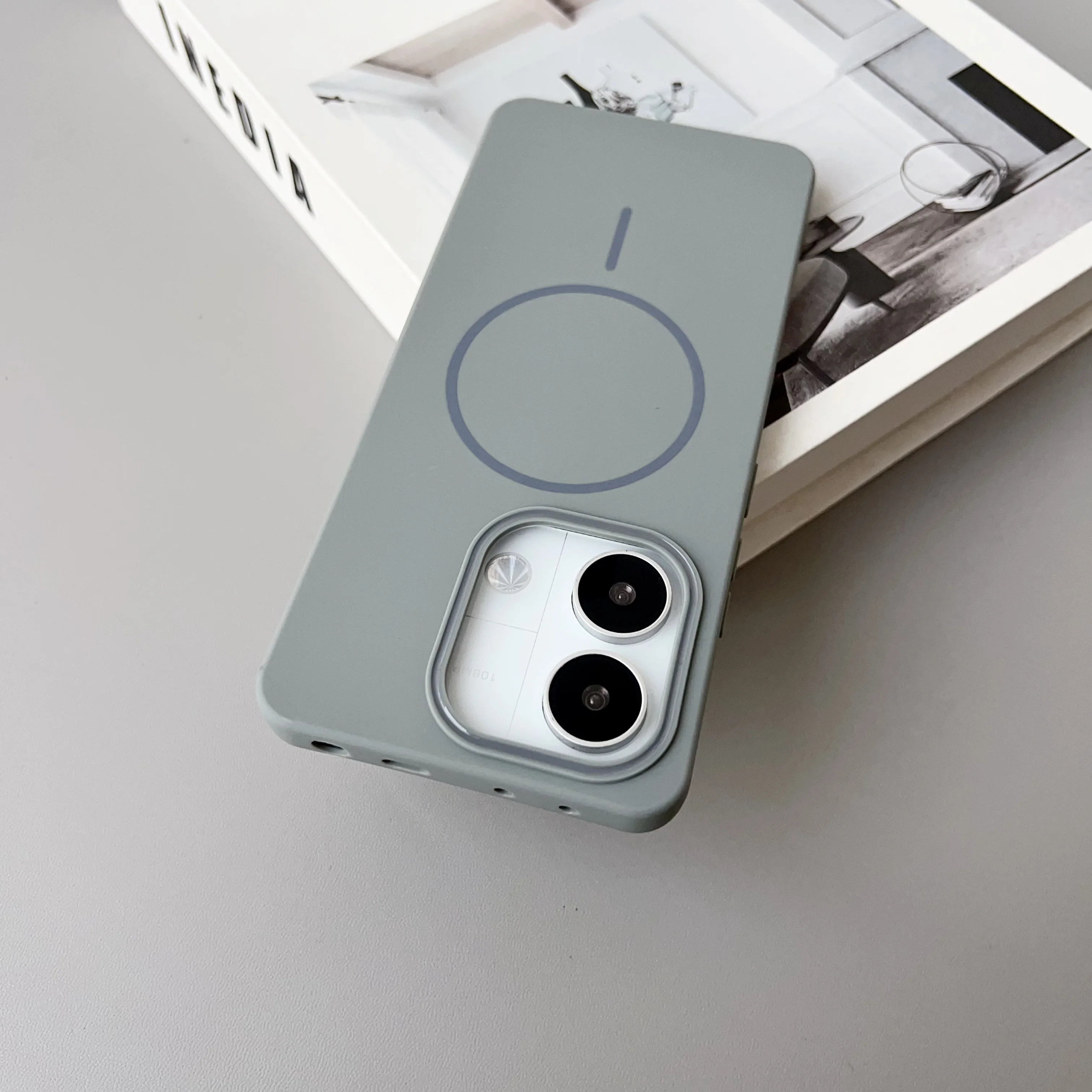 New Skin-Sensitive Magnetic Solid Color Phone Protective Case