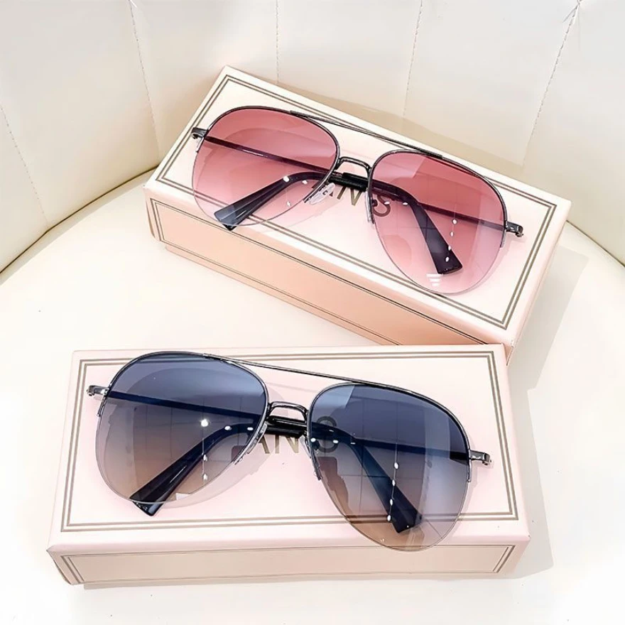 Men's Stylish Gradient Pilot Sunglasses - Large Frame with Anti-Reflective Lenses