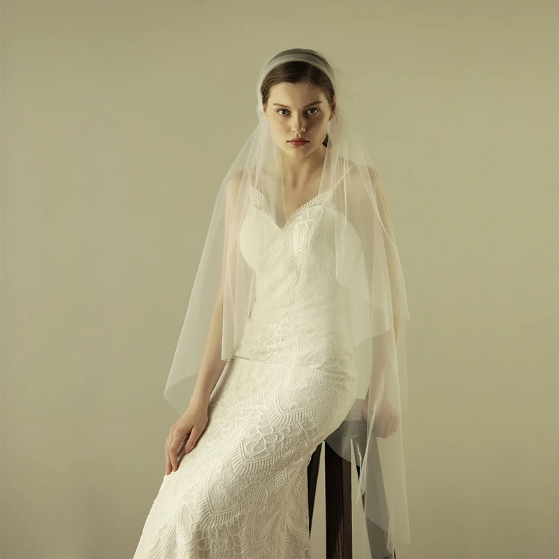 

Retro One Layer Short Wedding Veil Cut Edge Tulle Cheap Bridal Veil With Comb Simple Bride Veils Wedding Accessories