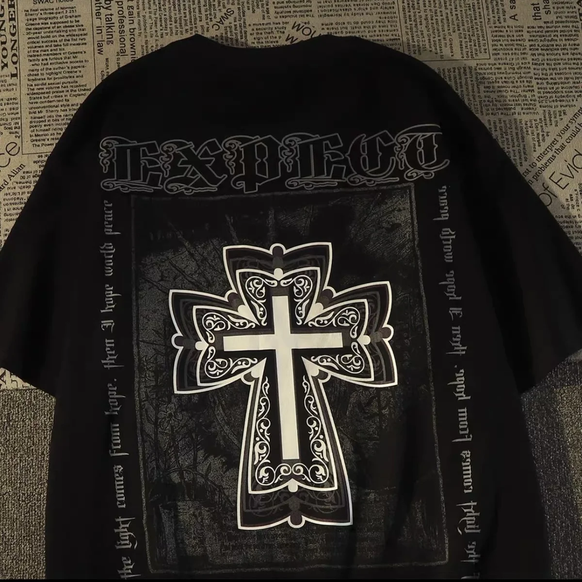 

Pure Cotton American Street Cross Printed Short Sleeved T-shirt for Men and Women's Fashionable Loose Fitting Retro Personality