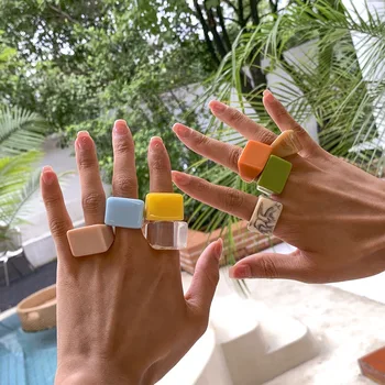 Anello acrilico colorato di nuova moda Semplicità Temperamento Anello quadrato geometrico Anello alla moda da donna Anelli squisiti multicolori