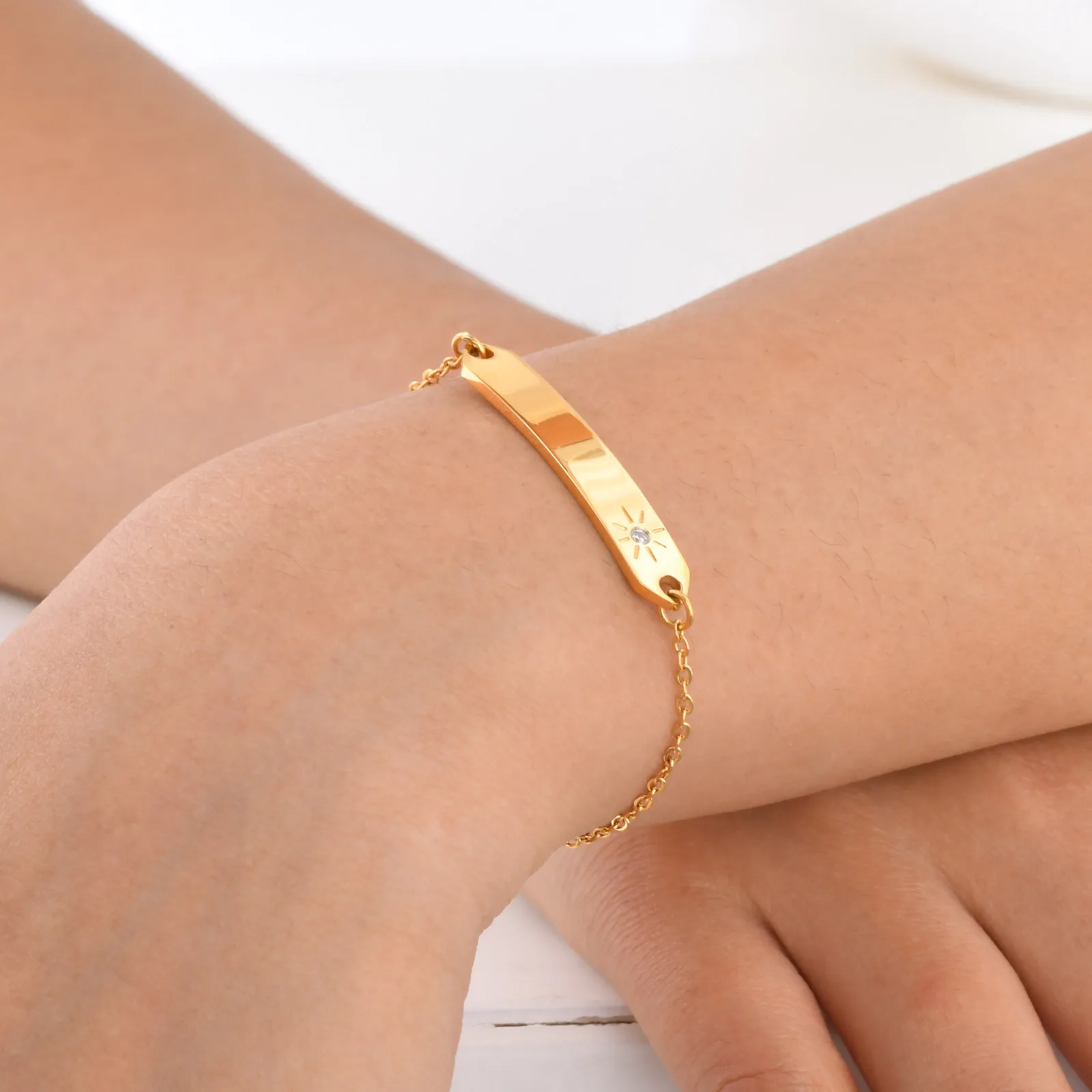 Benutzerdefinierte personalisierte Namens-ID-Armband Mädchen Jungen Geschenke, Edelstahl Panzerkette Link Krone Armband nicht allergisch – Detail 10