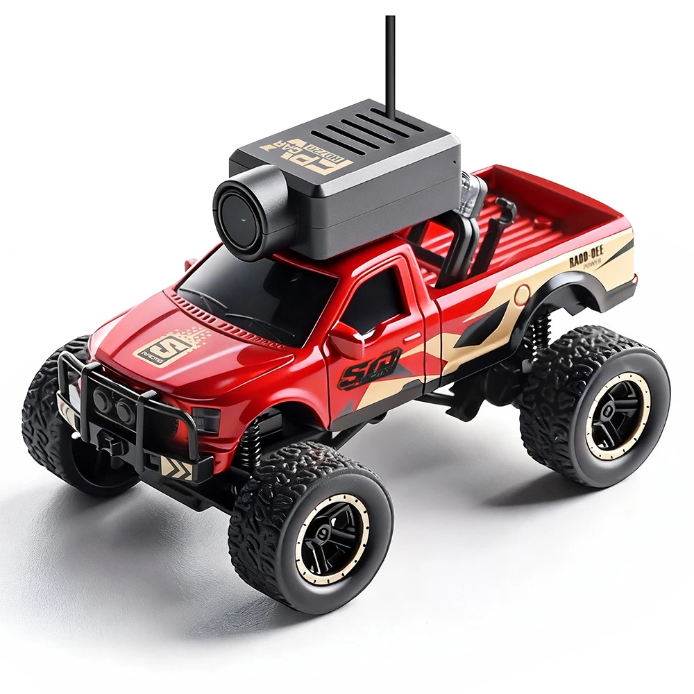 Vue rapprochée du WLtoys 6407 Monster Truck RC 1/64 montrant ses lumières LED allumées