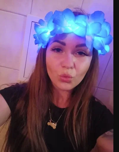 Description Picture 2 of itemWomen Girl Hawaii Light Up Flower Lei Necklace Hula Garland Wreath Wedding Hawaiian Costume Tropical Luau Glow Party Supplies