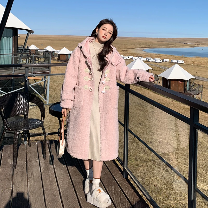 

2022 Winter New Pink Lambwool Jacket Hooded Overcoat Women Elegant Fashion Korean Style Loose Horn Button Long Warm Coat 8822