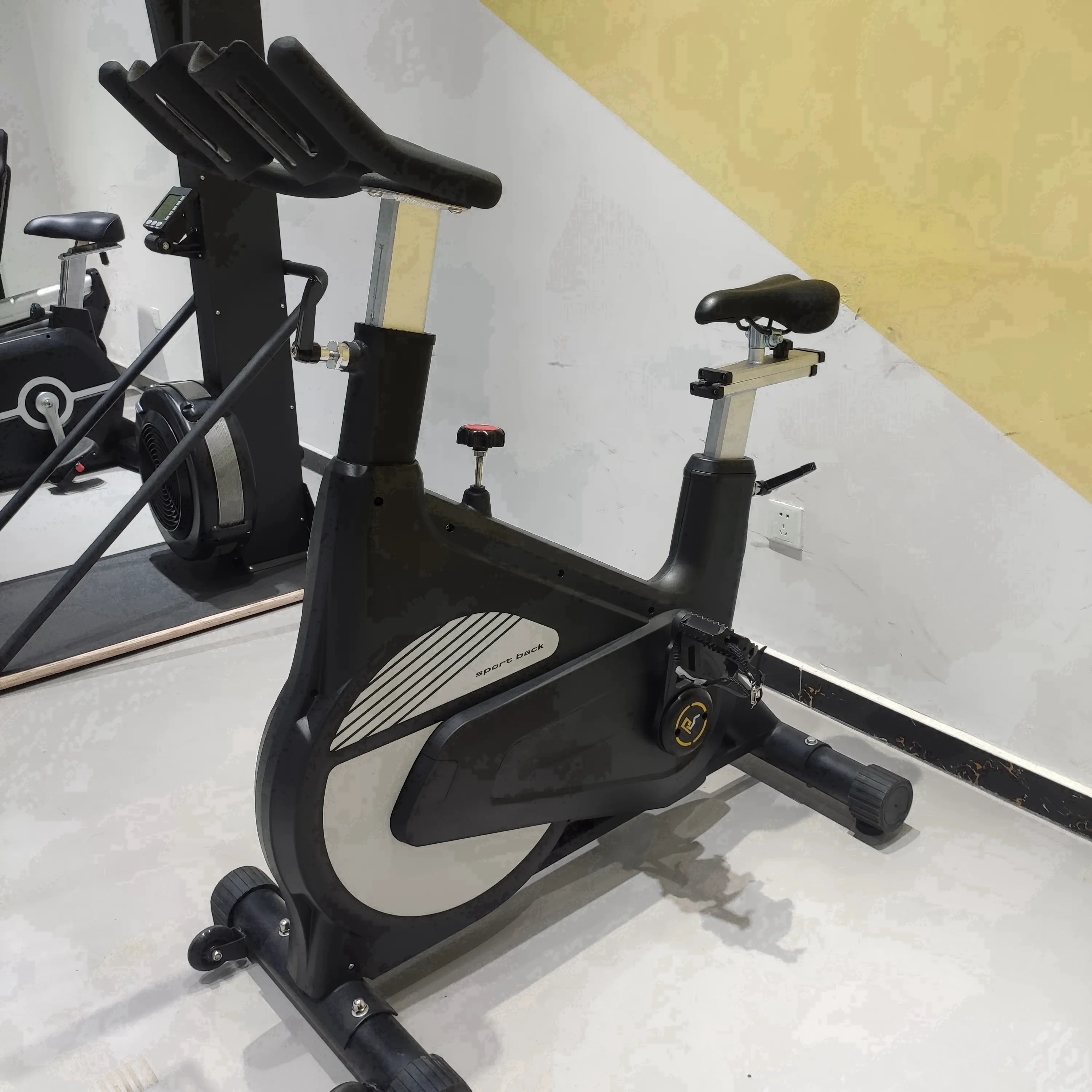 Factory Best Professional Indoor Spin Bike Commercial Magnetic Exercise Bike Steel Material For Gym Use