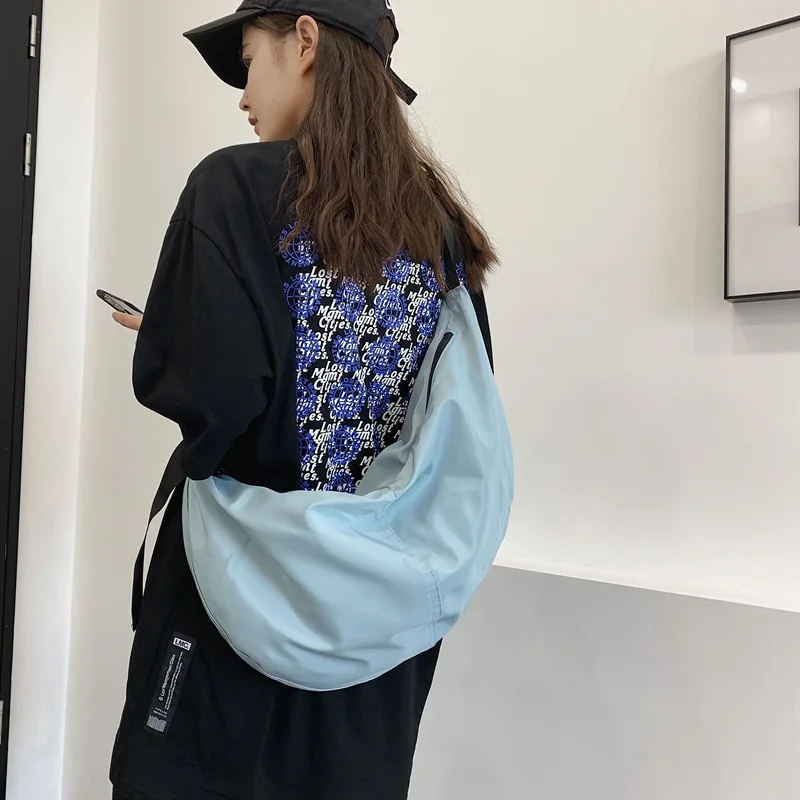 Men's and Women's Shoulder Bag Simple Leisure Student Bag High Quality Nylon Female Crossbody Bag Waterproof Outdoor Fitness Bag