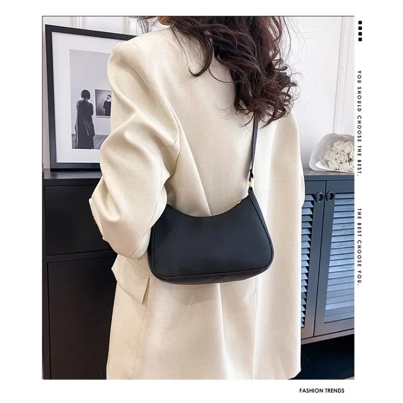 

Hong Kong Fashion Handbag New Small Square Bag Foreign Air Texture Shoulder Bag Fashion Women Bag Underarm Bag