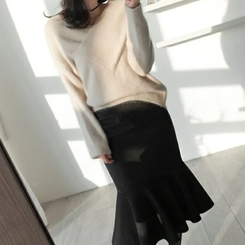 Autumn and Winter New Sweater Female Sexy V-neck Off-the-shoulder Pullover Fashionable Knitted Long-sleeved Solid Color Sweater