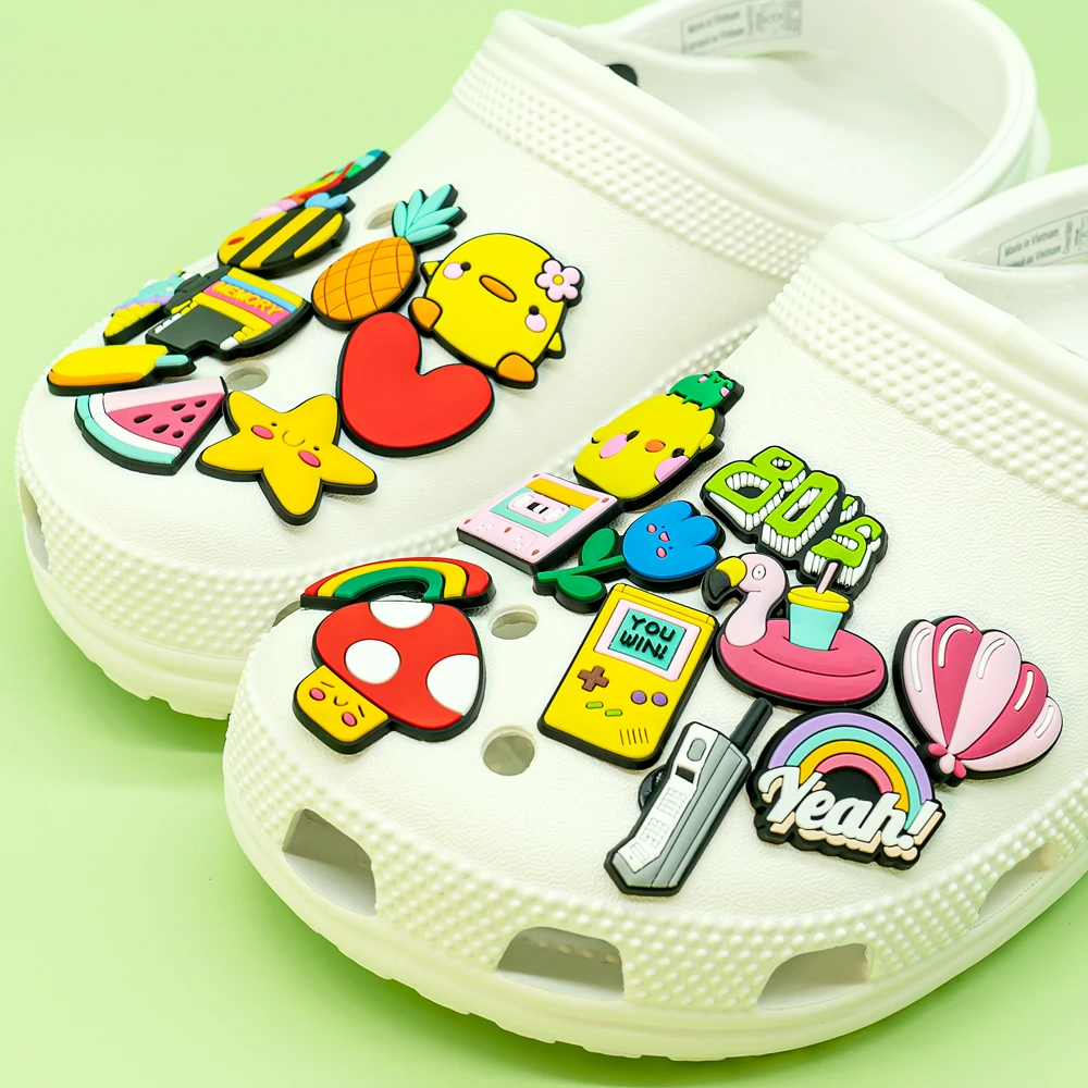 1–30 Stück Sommerstrände, Clog-Schuhanhänger für Damen, Herren, Kinder, Flamingos, Eis, Regenbogen, Palme, Schuhdekorationen, Anstecknadeln, Schnallen – Detail 2