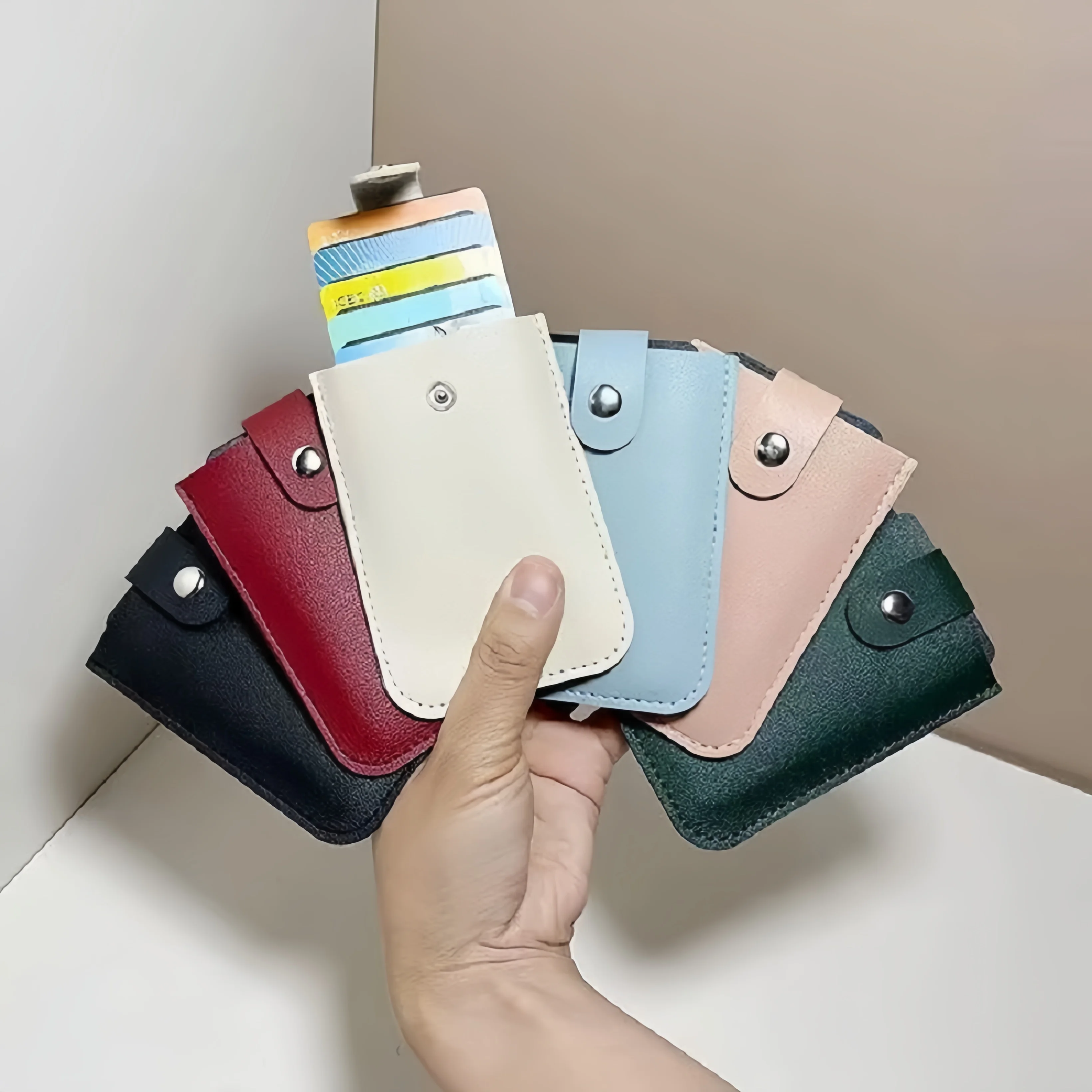 Elegant Leather Card Sleeve with Pull-Out Design – Large Capacity Holder