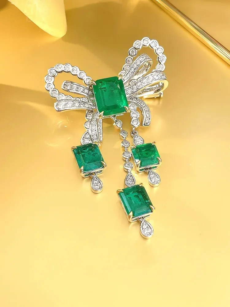 

European And American High-End 925 Sterling Silver Artificial Emerald Bow Brooch Inlaid With Grand Luxury Sweater
