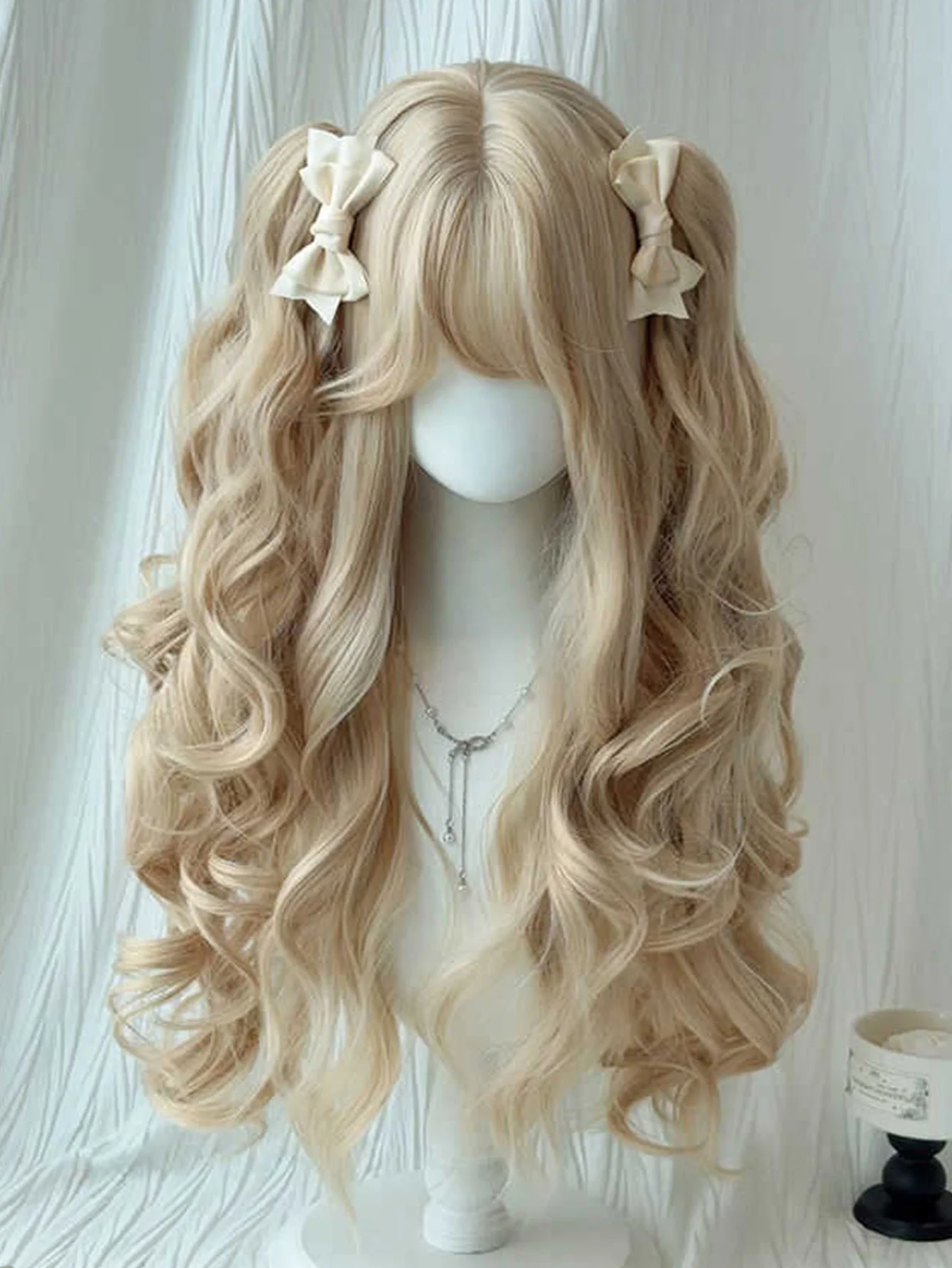 Natural Blonde Synthetic Hair Wigs for Women with Bangs