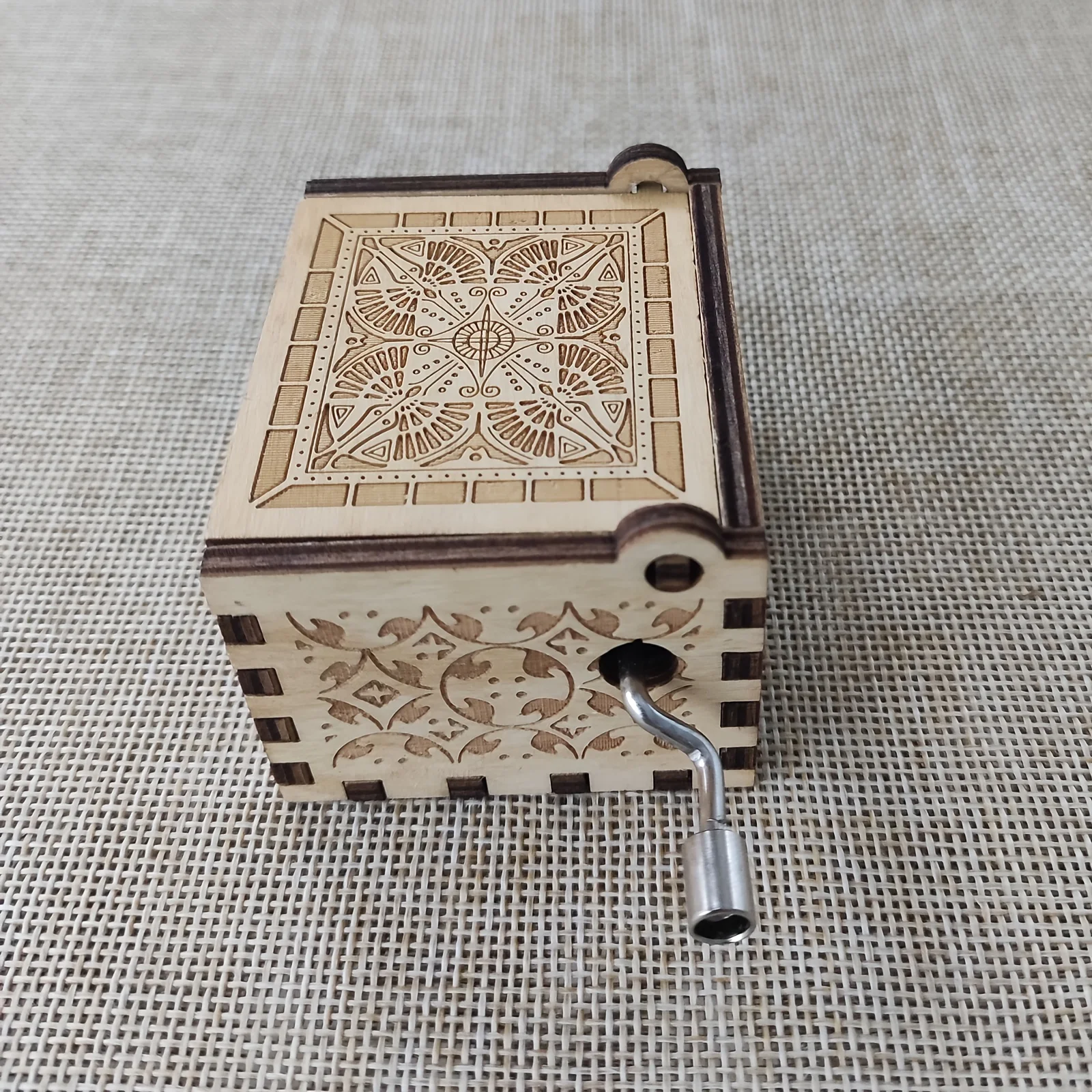 Brown Couples Music Box Wooden Antique Carved Hand Cranked Classic Theme Music for Birthday Party Gifts Family Decoration 4