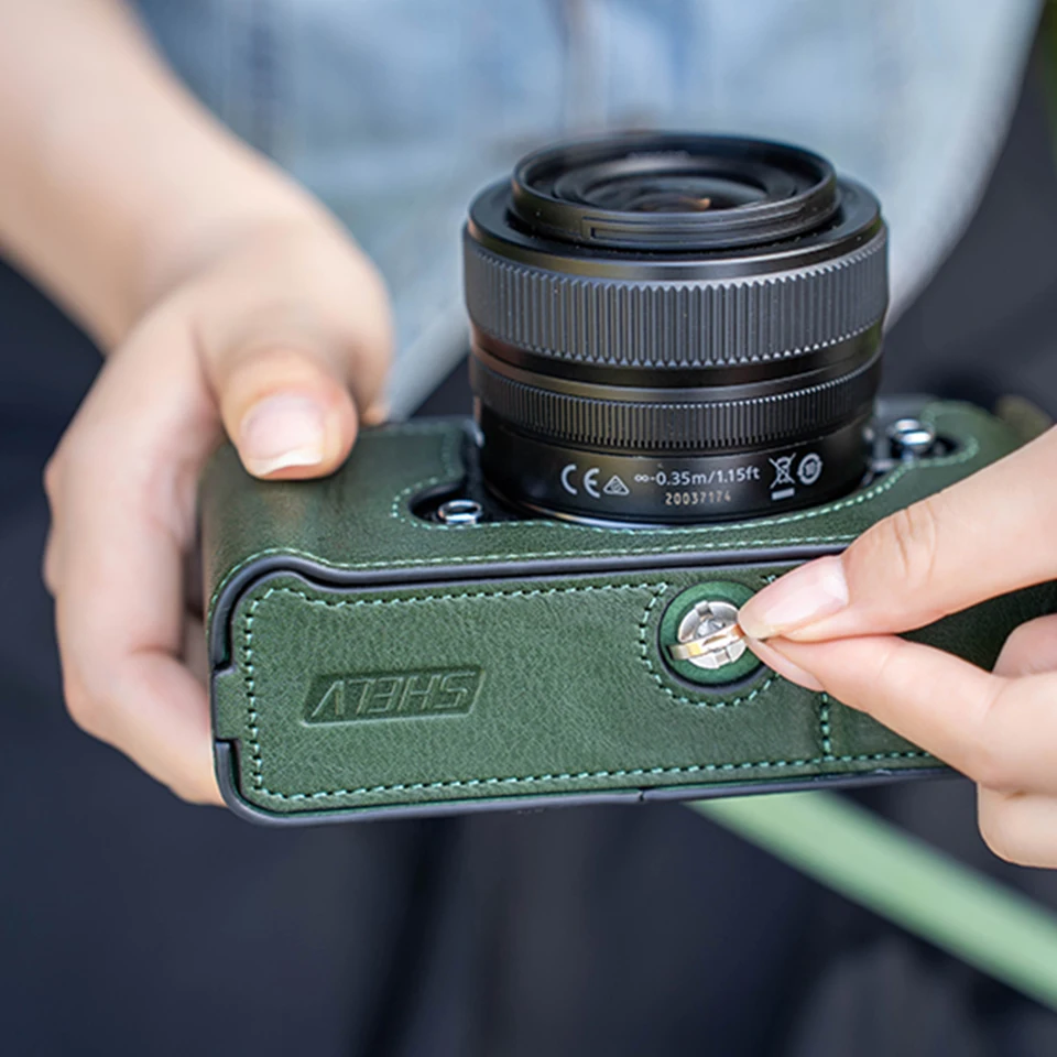 AIRES　革ケース付　レトロカメラ Amazon | 本革カメラハーフケースカバー ハンドグリップ付き Zf