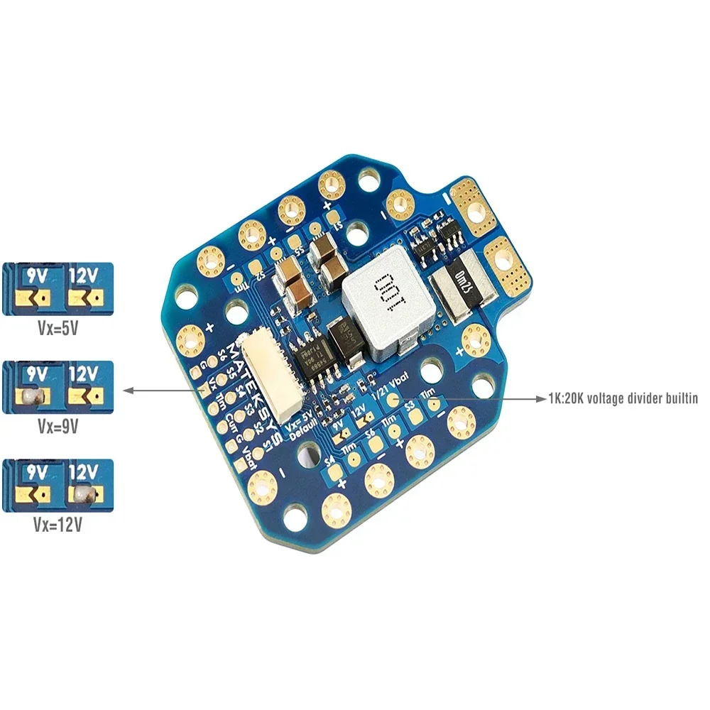 Installation du PDB-HEX haute précision avec BEC 5A pour FPV racing drone sur un châssis de drone, câbles connectés aux ESC et au récepteur.
