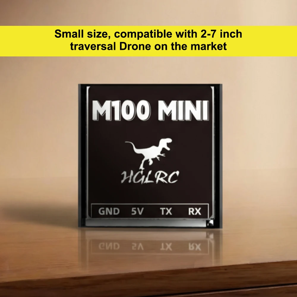 Gros plan sur le module GPS M100 Mini 10e Génération avec câble de connexion.