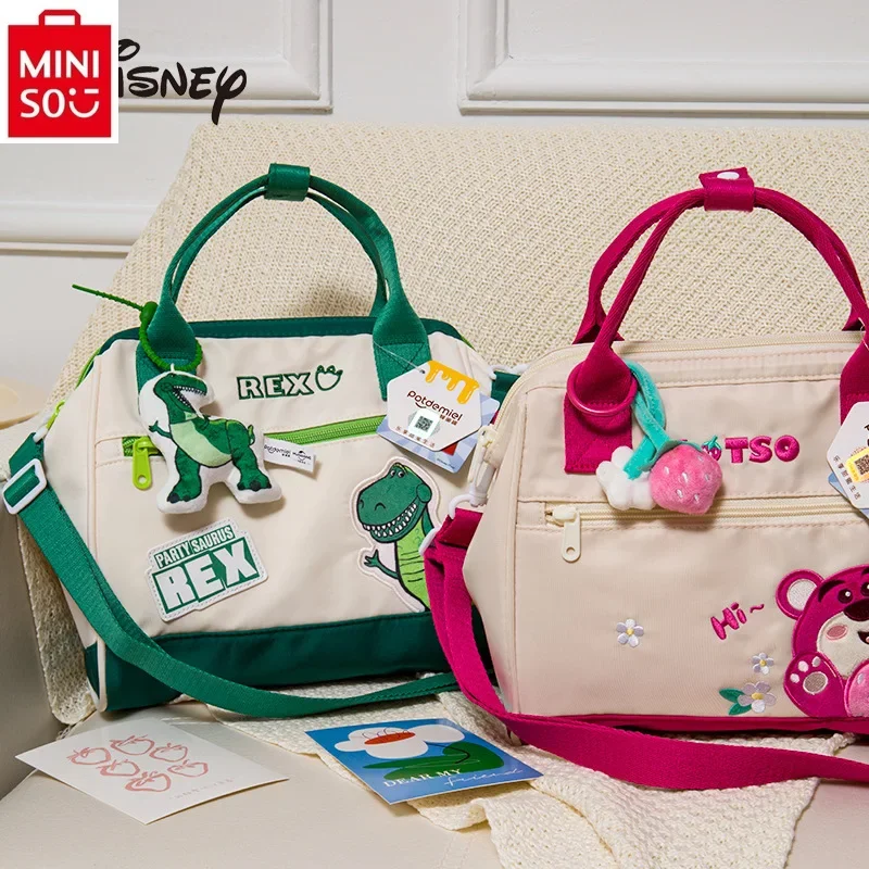 

Модная сумка MINISO с клубничным медведем Disney, вместительная сумка через плечо для студентов, простая и универсальная сумка для хранения