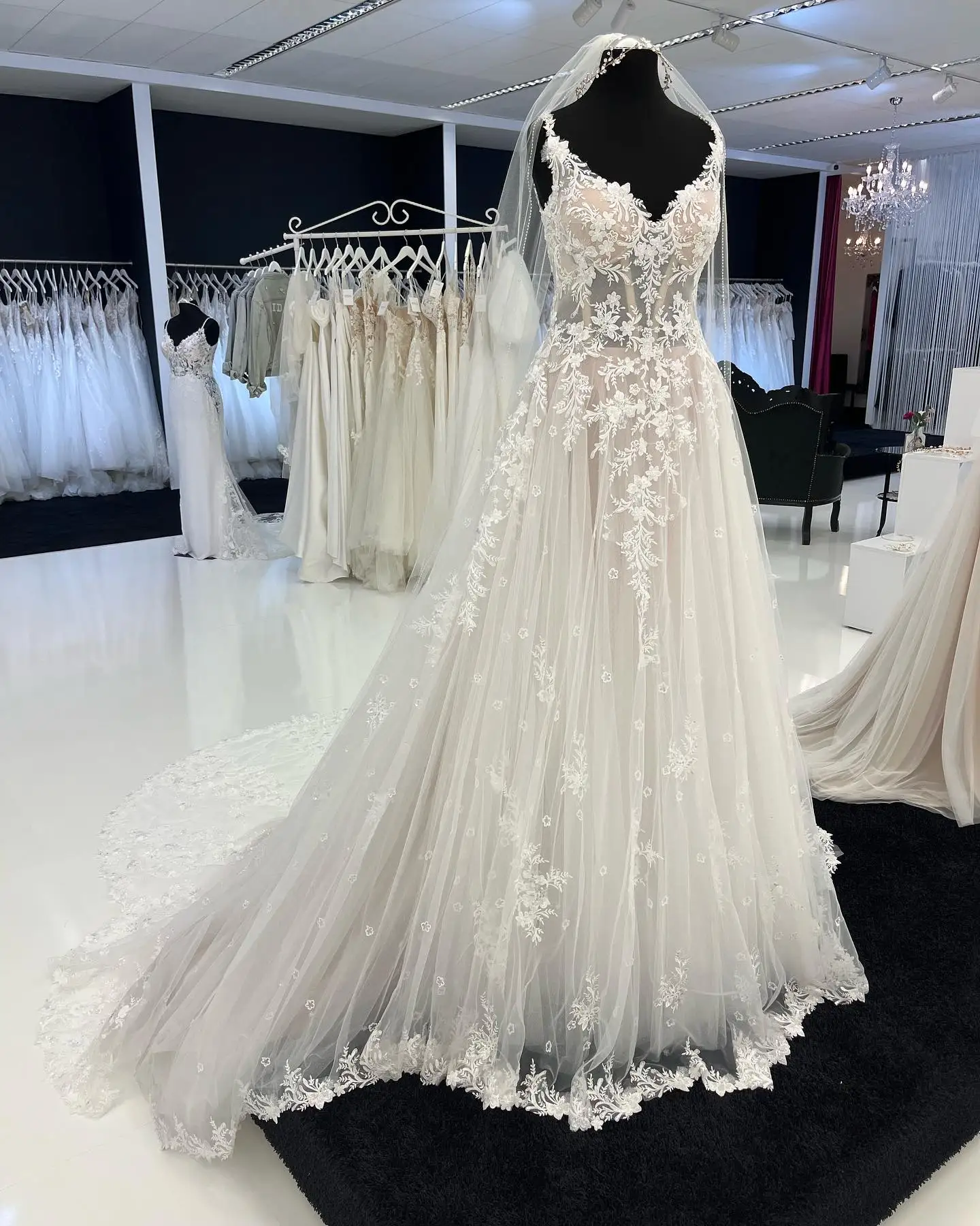 

Elegant Spaghetti Straps V-neck Lace Applique Boho Beach A Line Wedding Dresses Sweep Train Custom Made 2024 Vestido De Noival