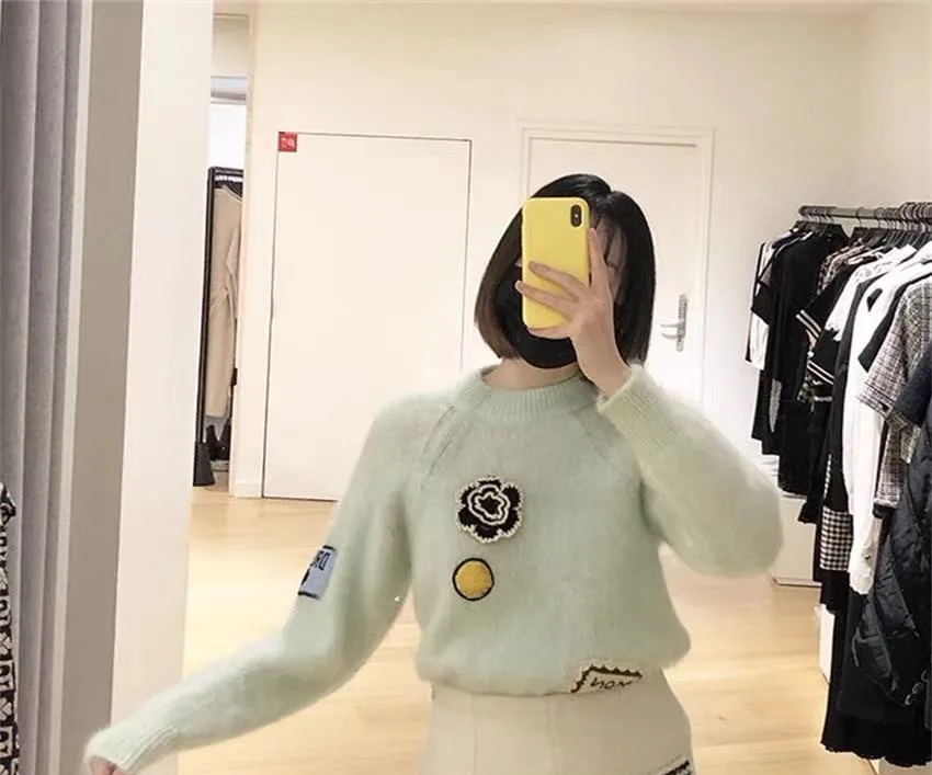 

Women Floral and Smiley Letter Patch Sweater 2021 Fall Winter O-neck Long Sleeve Mohair Knitted Pullover