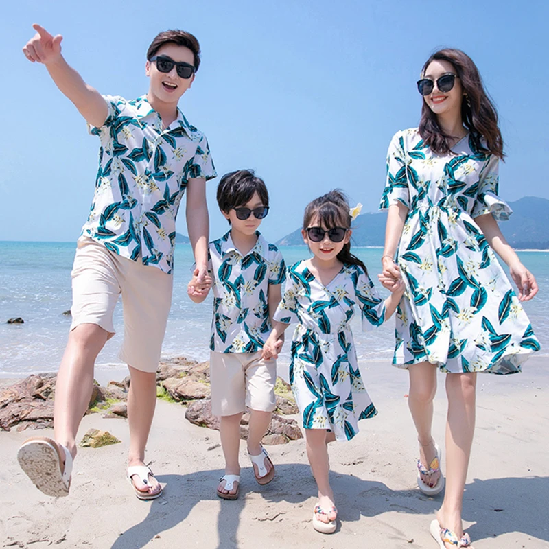 FamilyMatchingOutfitsSummerBeachMotherDaughterDressesDadSonFloralShirtPantsCouple