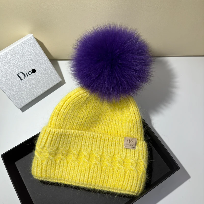Iceland high-end real fox fur ball rabbit plush knitted hat star style woolen hat for women warm and trendy in autumn and winter 2