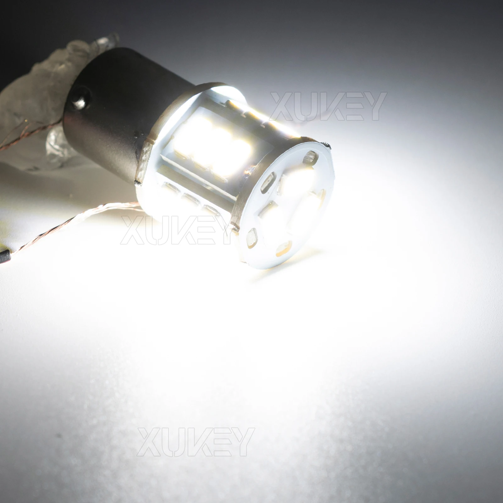 รูปสินค้า หลอดไฟ LED ย้อนกลับ 24V สำหรับรถบรรทุกและแคมป์เปอร์