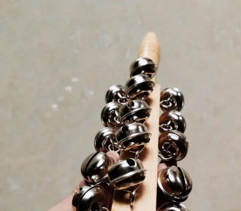 Rattle Held Bell Stick Wooden With 21 Metal Jingles Percussion Musical Toy Dance Party Rhythm Orff Musical Instrument