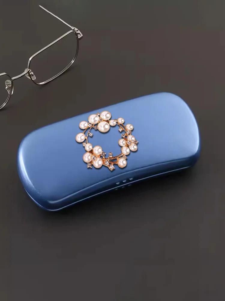 

High-End Aluminum Eyewear Cases For Large-Frame Glasses - Graceful Silver Leaf Decor