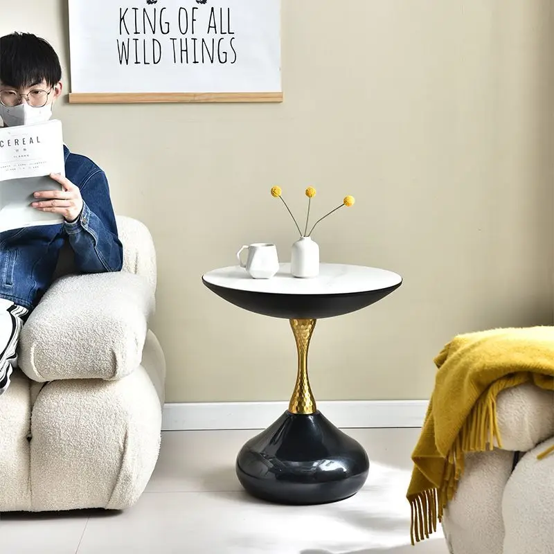 

Кофейный столик в итальянском стиле, небольшой круглый столик для гостиной, балкона с геометрическим рисунком неправильной формы, прикроватный, железный, художественная мебель