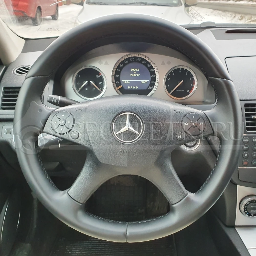 Оплетка на руль &quotMercedes Benz W204 S204" (Мерседес Бенц B204 C204) для кожаного руля - черная