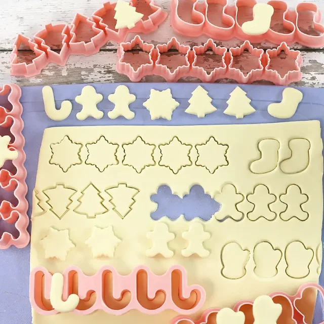Mini Christmas Cookie Cutters Stamp Xmas Tree Gingerbread Man Pattern Biscuit Embosser Mould Cake Fondant Baking Decorating Tool 3