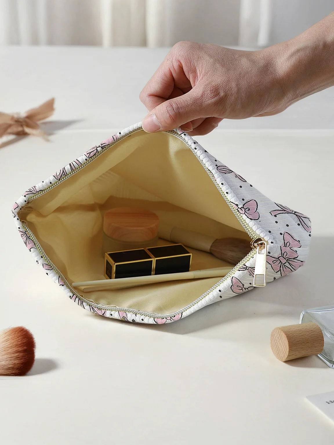 1pc，Pink bow patterned corduroy zipper makeup bag, lightweight and multifunctional makeup storage bag