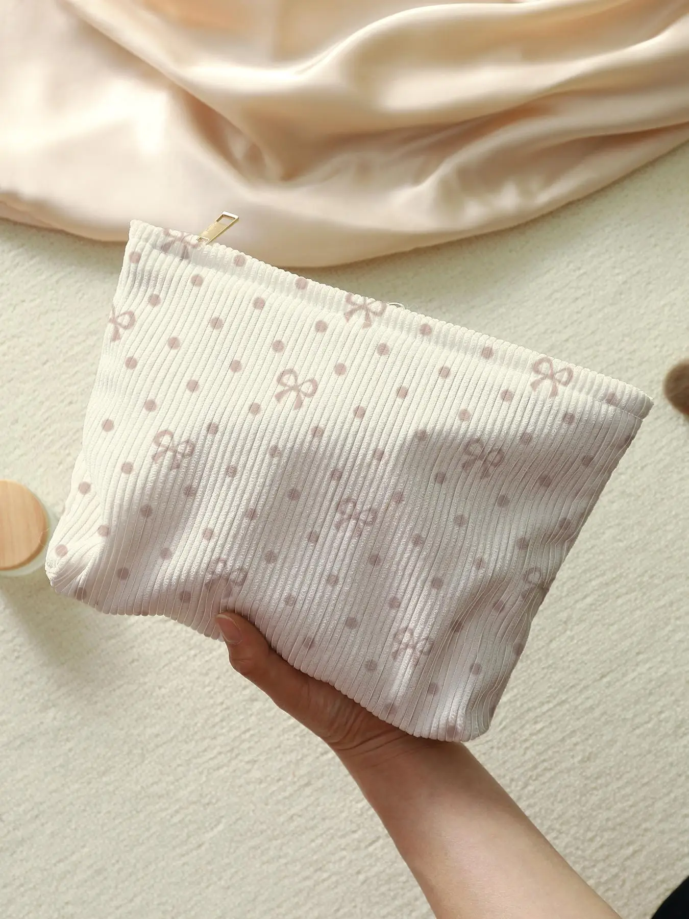1pc，Pink bow patterned corduroy zipper makeup bag, lightweight and multifunctional makeup storage bag 2