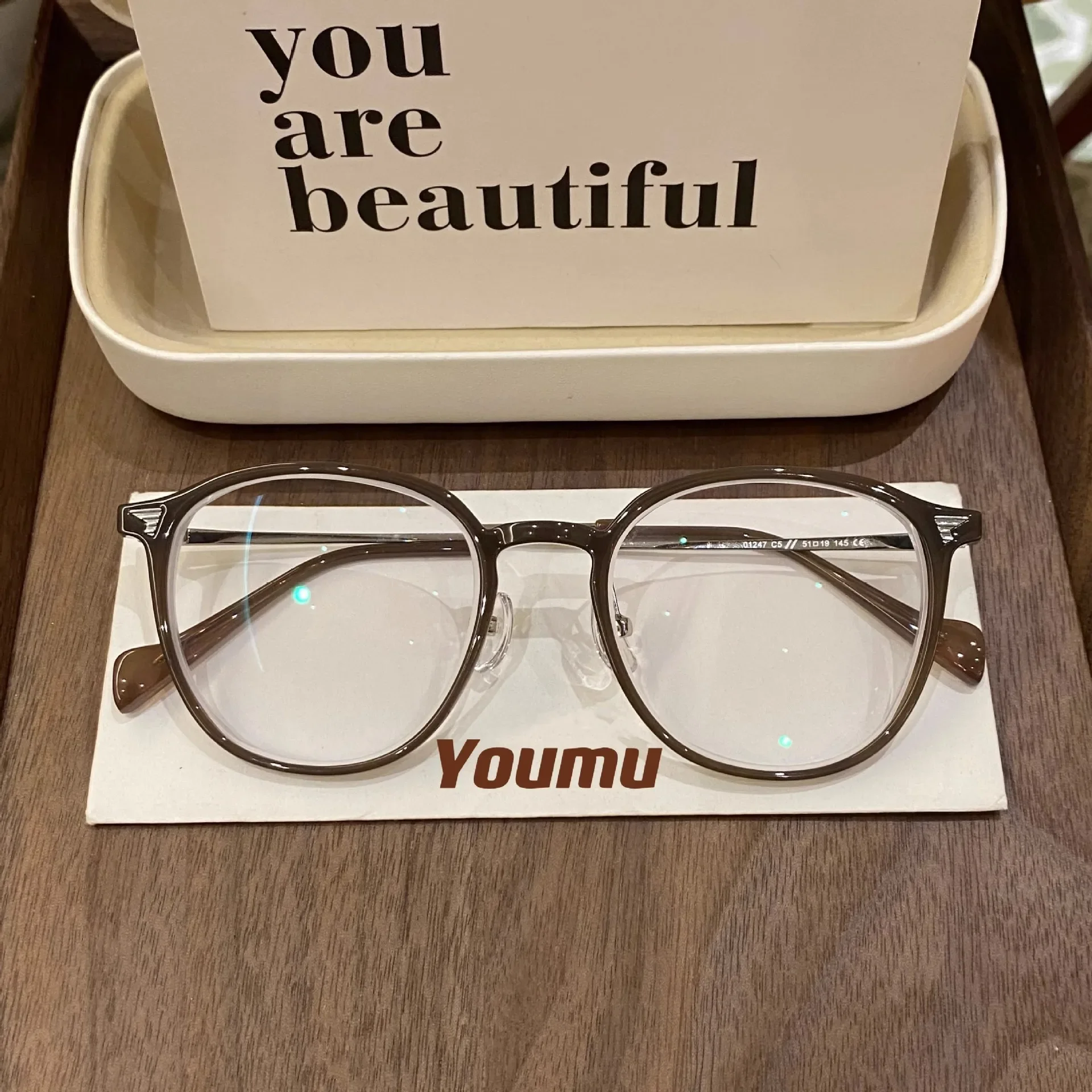 

Cold brown frame feminine face small plain ultra light flat lens can be matched with vintage myopia glasses