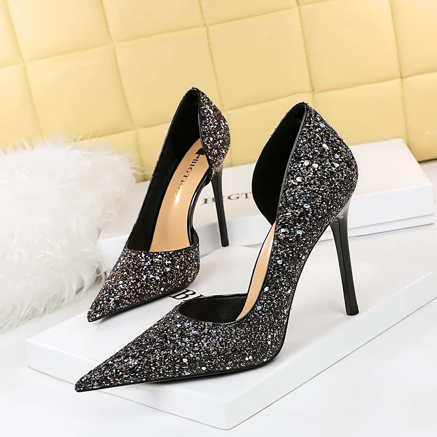 What Shoes to Wear with a Silver Sequin Dress? - Shopping Guides