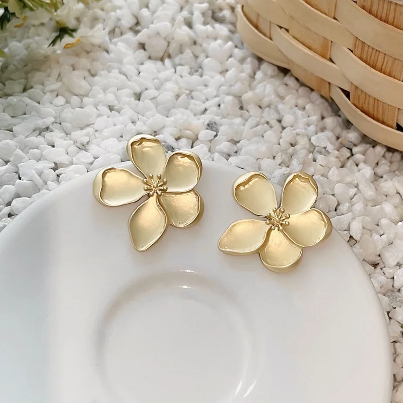 New Exaggerated European & American Style Metal Flower Stud Earrings For Women's Daily Wear Fashion Gold Color Jewelry Gifts 5
