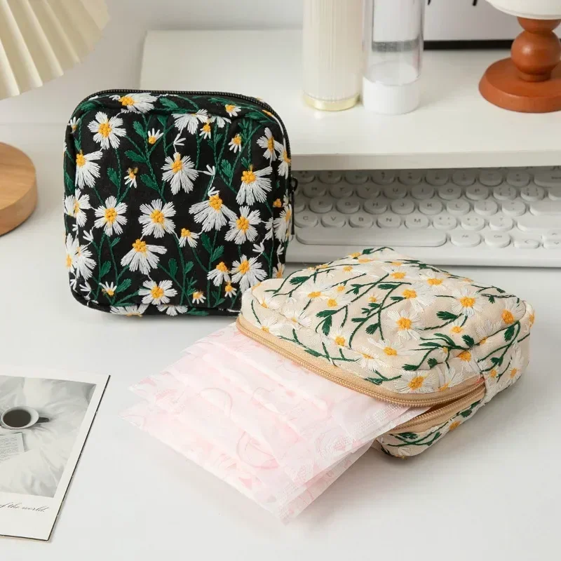 Ins Women's Canvas Makeup Organizer Bags Zipper Wash Skincare Storage Bag Case Daisy Embroidery Girl Pencil Case 4