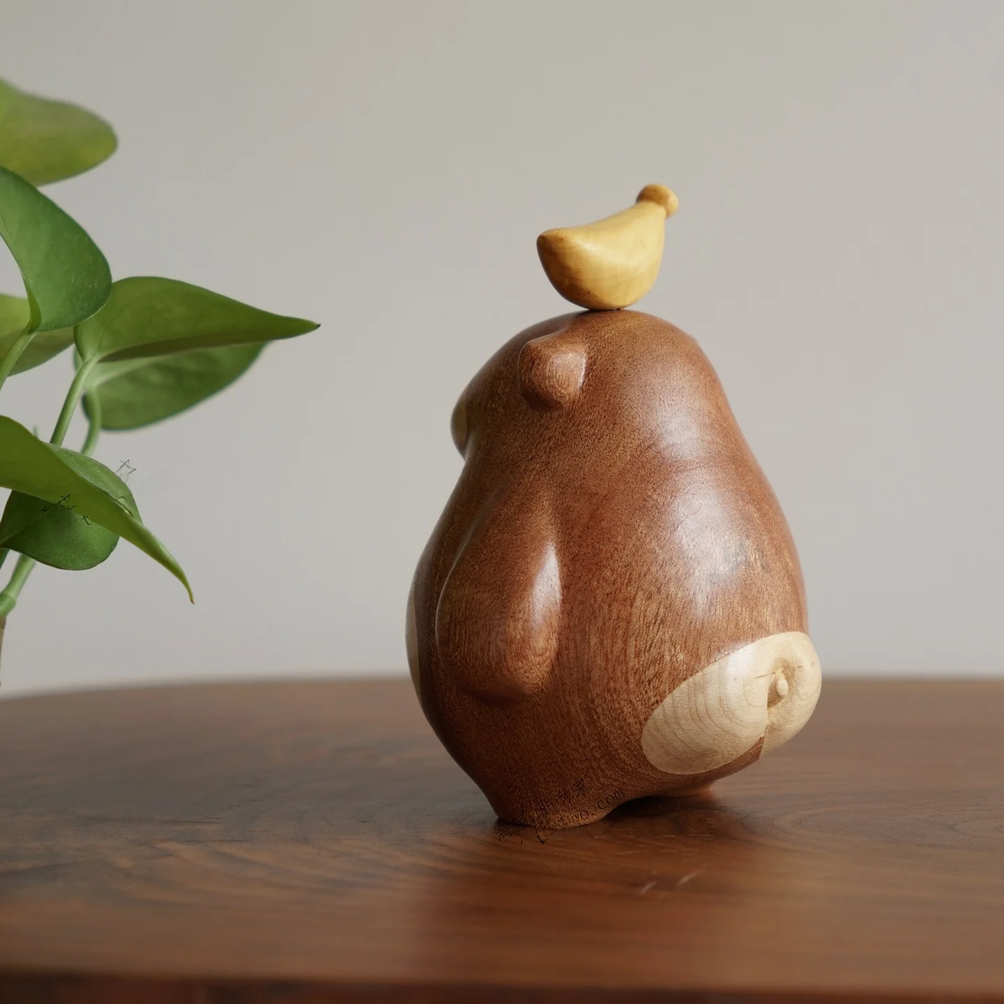 편안한 곰 나무 바나나 장식품 귀여운 동물 테마 데스크탑 장식품 친구들을 위한 창의적인 선물 홈 데코 아트 스타일