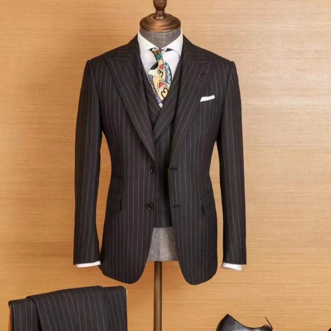 3 Pieces Wedding Tuxedos Men Suits Handsome Vertical Stripe Peaked Lapel Two Buttons Pockets Customize Coat Pants Vest Formal