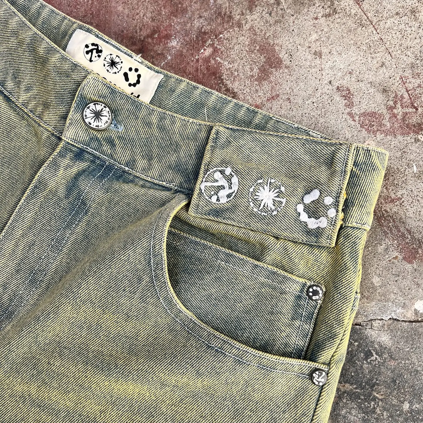 New Hip Hop Goth Pattern Embroidery Shorts Men Retro Harajuku Y2k Gym Shorts Big Pocket Denim Short Sweatpants Streetwear