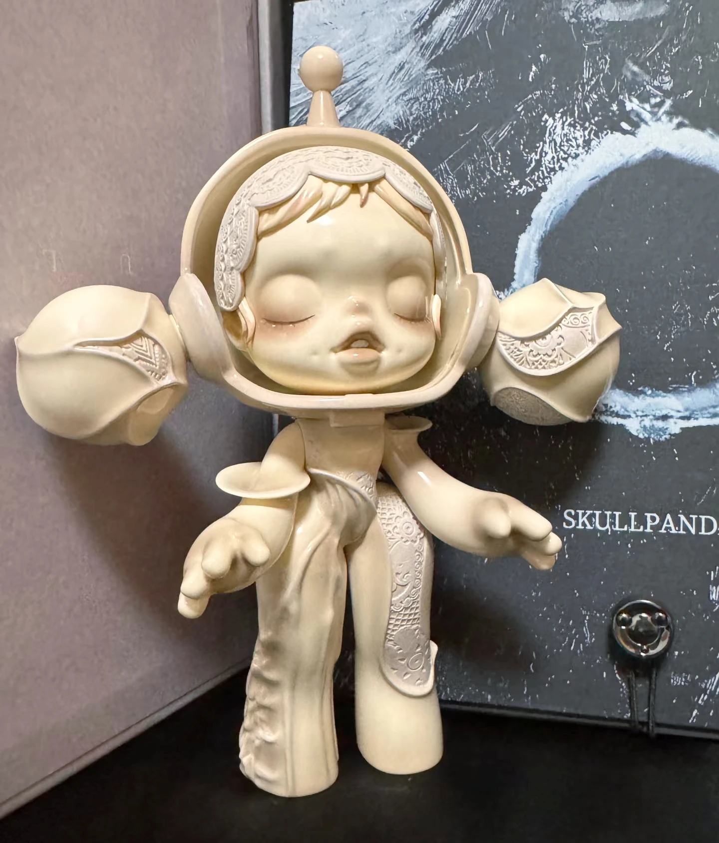 ぬいぐるみ・マスコット SKULLPANDA Plush Doll Cage-Uncage Skullpanda Cage-Uncage Plush Doll – Art Toy Familia