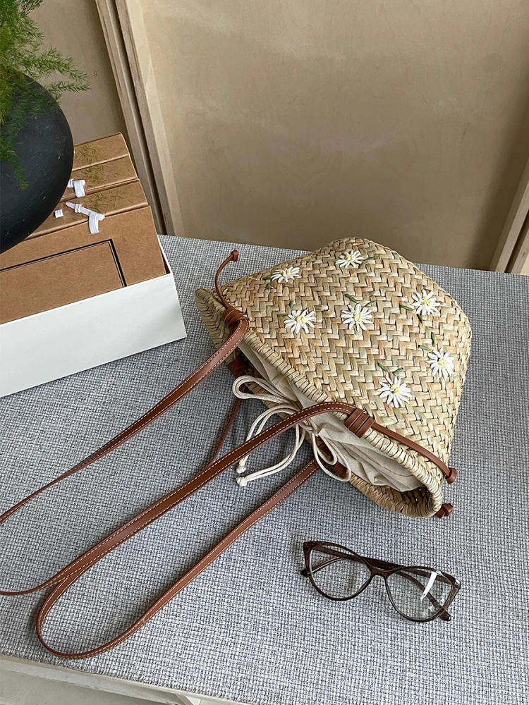 Casual Wicker Woven Basket Bags Rattan Women Handbags Handmade Summer Beach Straw Tote Bag Designer Shoulder Crossbody Bag 2024