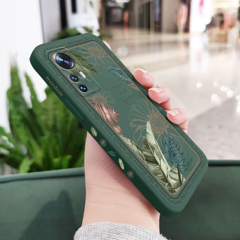 Tropical Style Phone Case with Vibrant Design