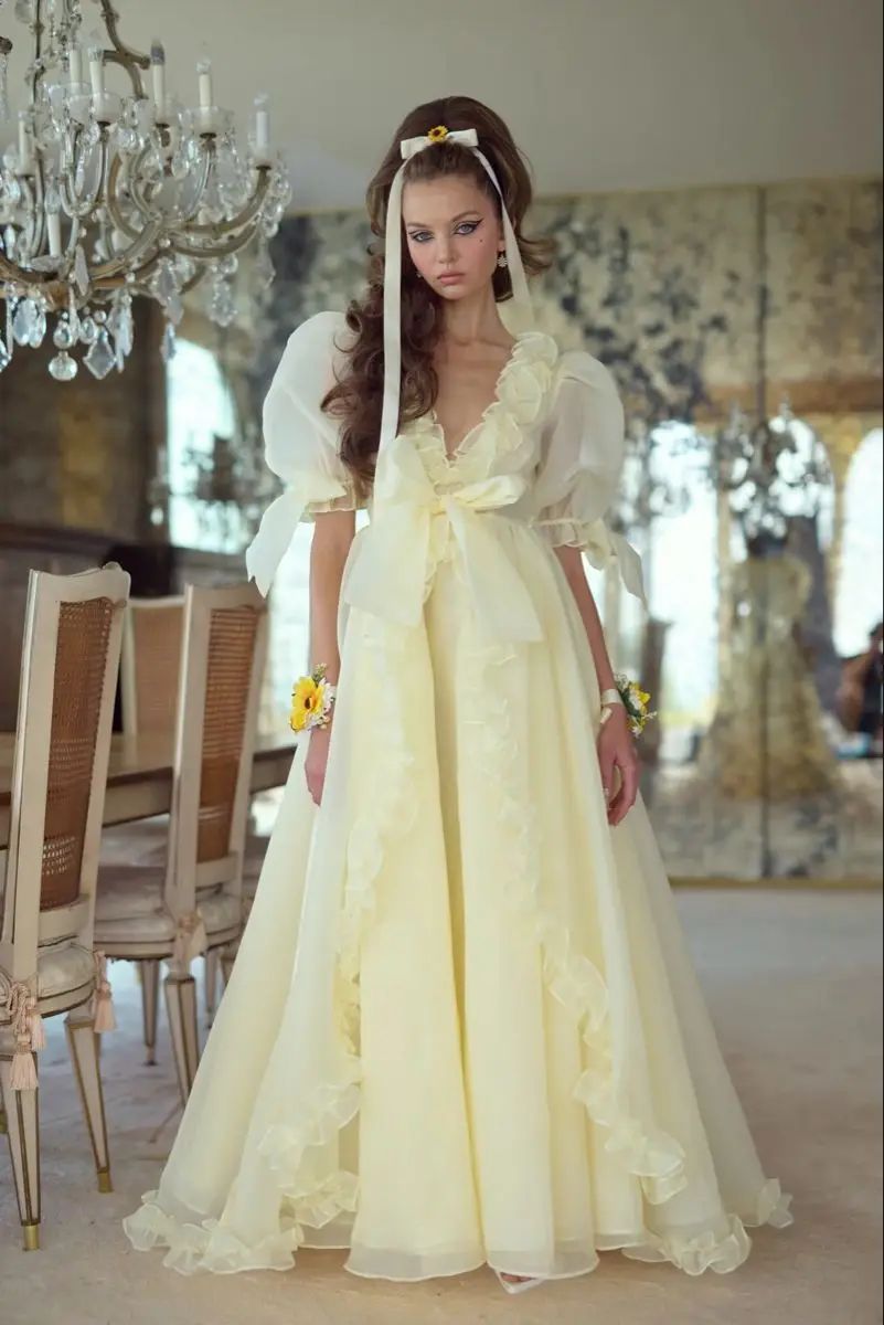 

Charming A Line Prom Dresses for Women Vintage V Neck Tiered Ruffles Evening Gowns Floor Length Ribbons Homecoming Party Dresses