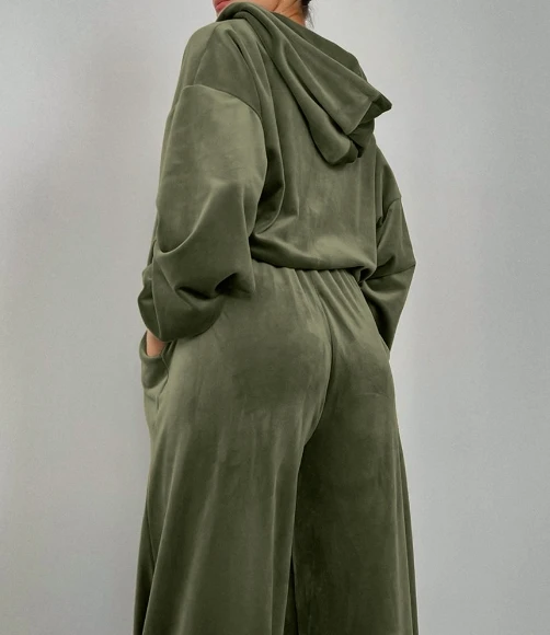 Рисунок 3 - Бархатный женский брючный костюм