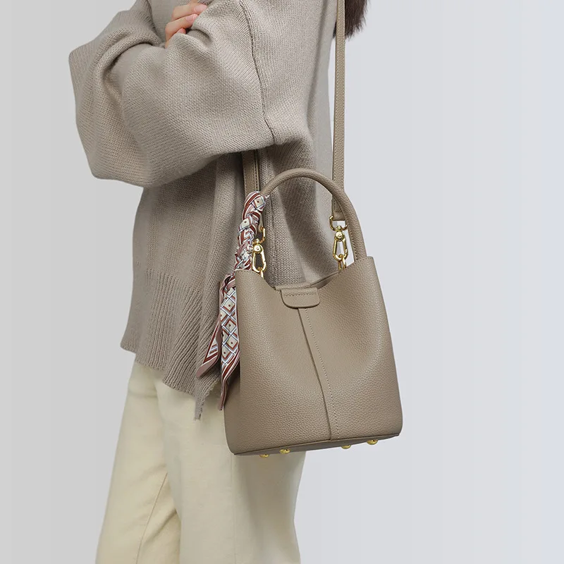 New Women's Bag Crossbody Bags 2024 Light Luxury Genuine Leather Portable Bucket Bag Designer Bags  Luxury Bag