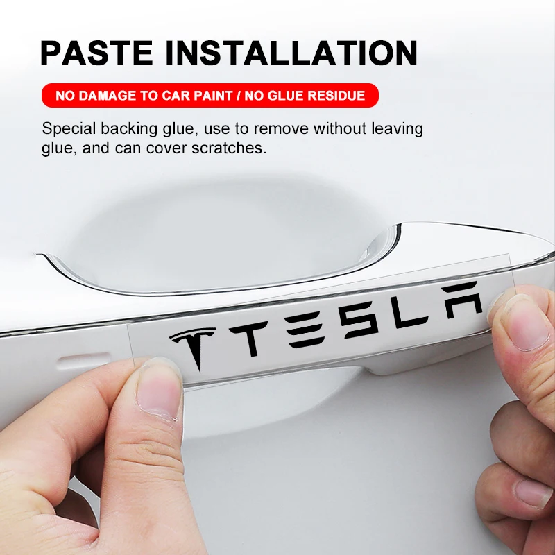 Zilveren reflecterende sticker op zwarte Tesla deurgreep