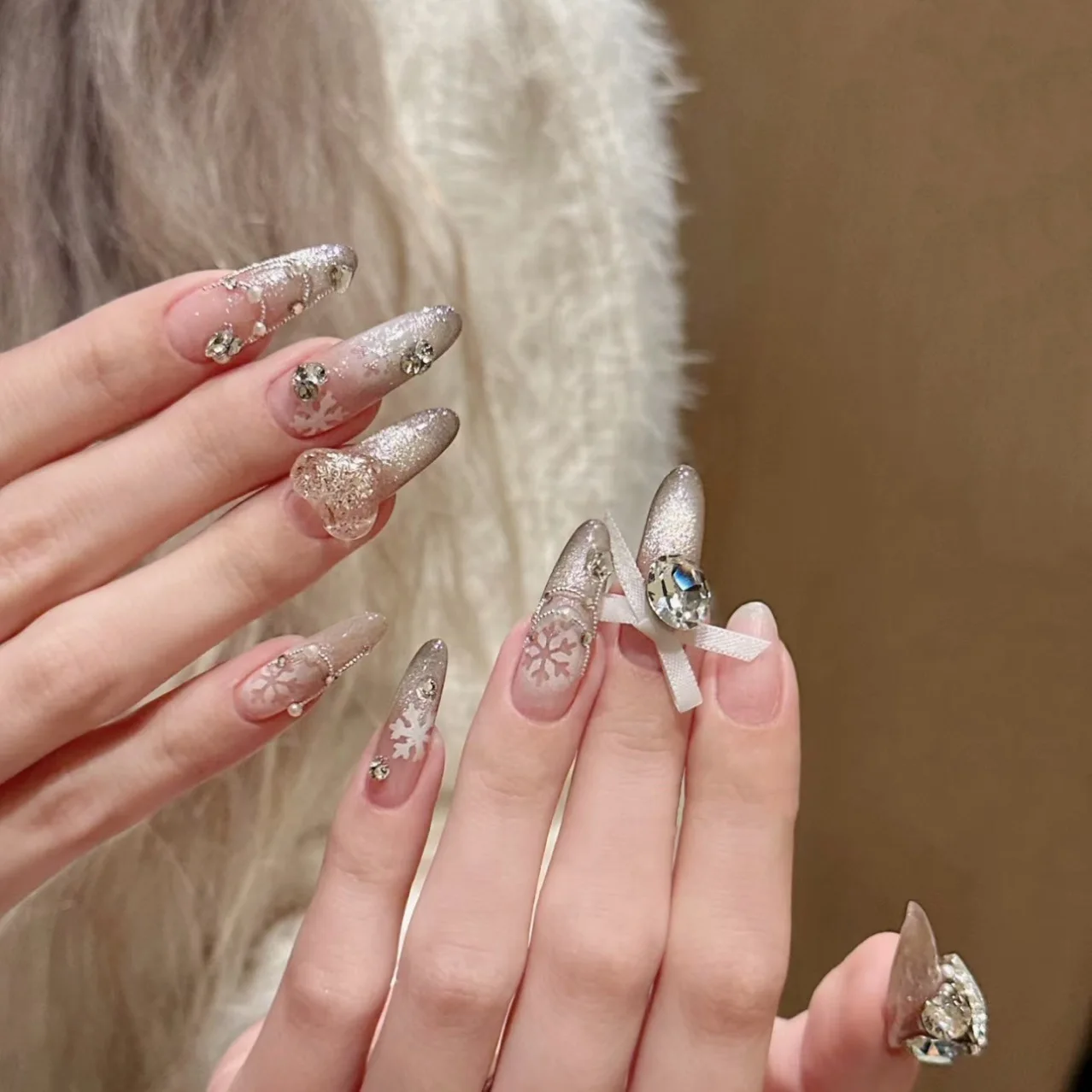 

Autumn and winter ice and snow Christmas snowflake cat eye nail art patch pure handmade fake nail patch wearable nail patch