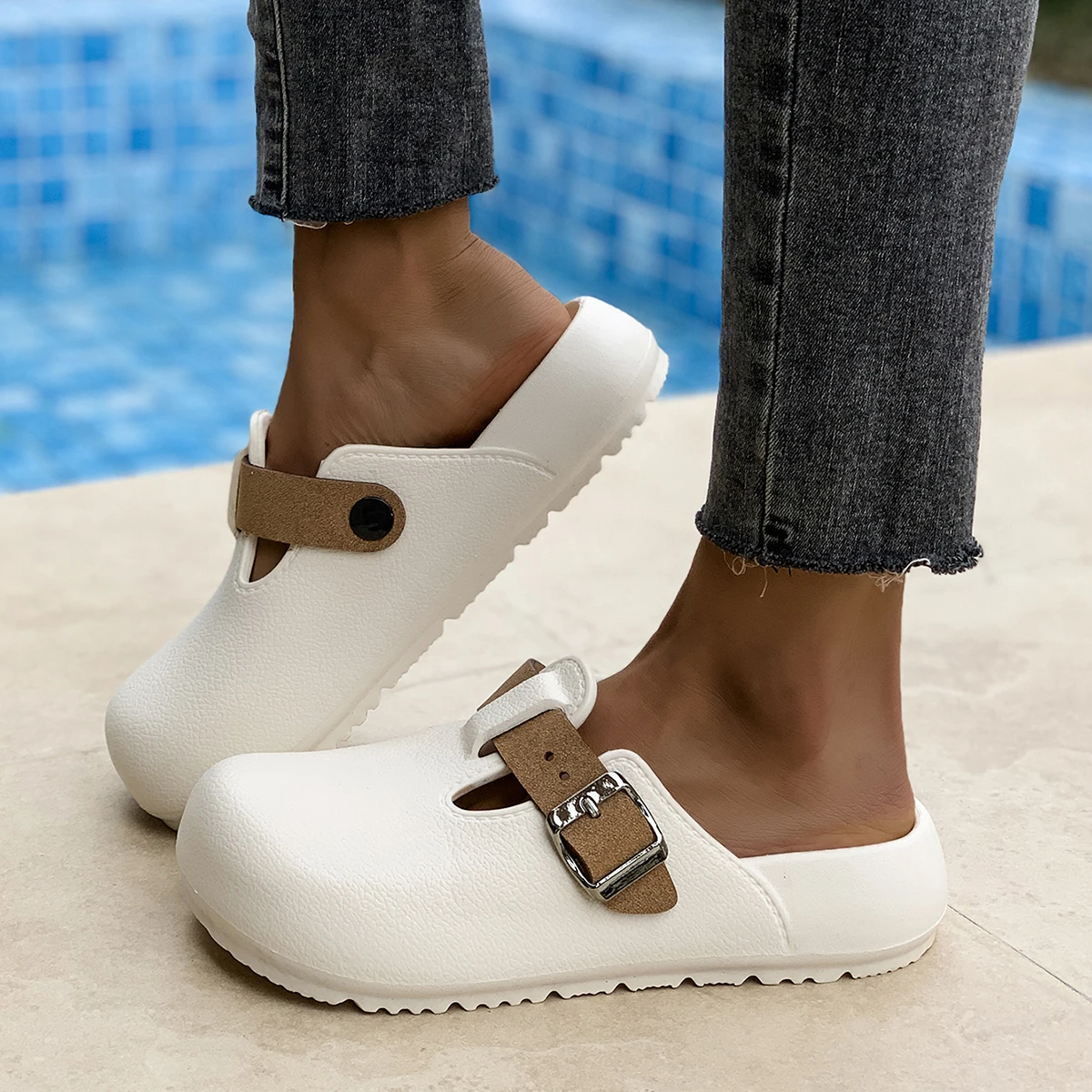 Fashion Clogs Platform Slippers Women Outdoor Anti-Slip Sandals Soft Soles Designer Shoes Waterproof Slippers Women Slides